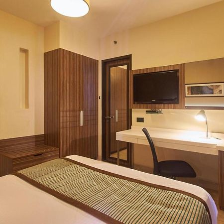 Residency Sarovar Portico Bombaj Zewnętrze zdjęcie