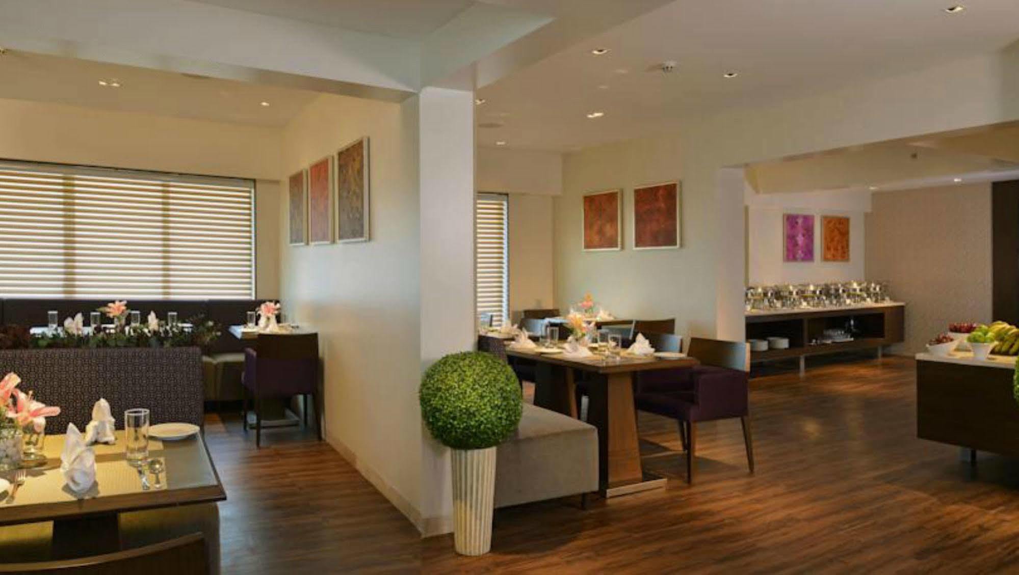 Residency Sarovar Portico Bombaj Zewnętrze zdjęcie