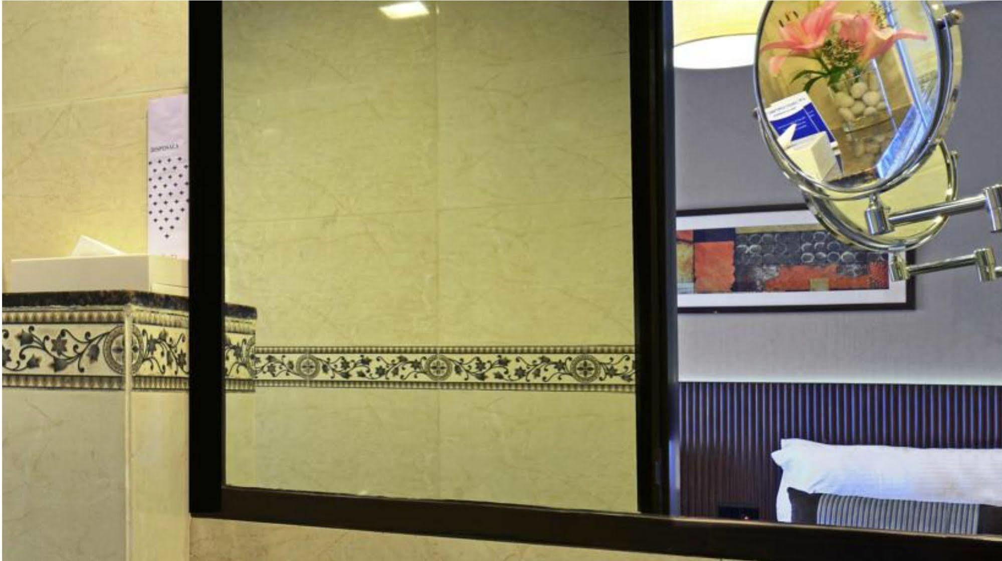 Residency Sarovar Portico Bombaj Zewnętrze zdjęcie